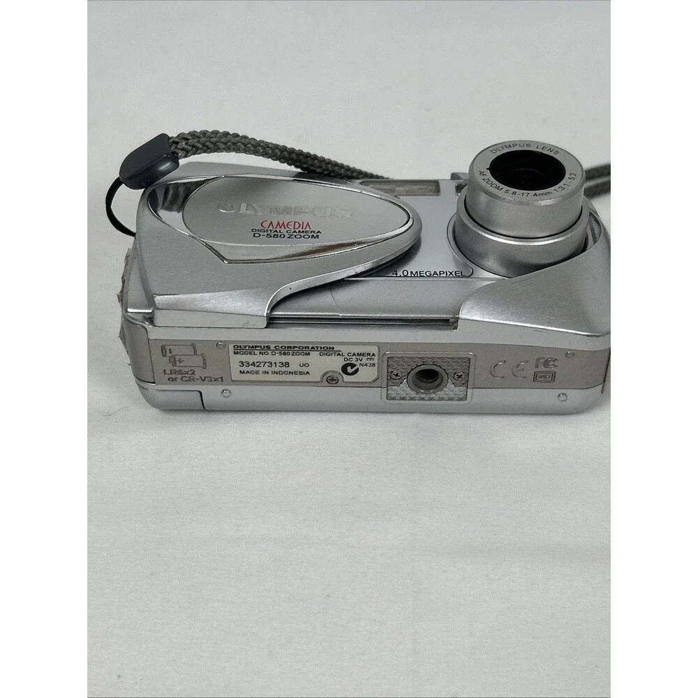 Olympus Camedia D-580 Silver Zoom 4.0MP Digital Camera w/ Memory Card WORKING